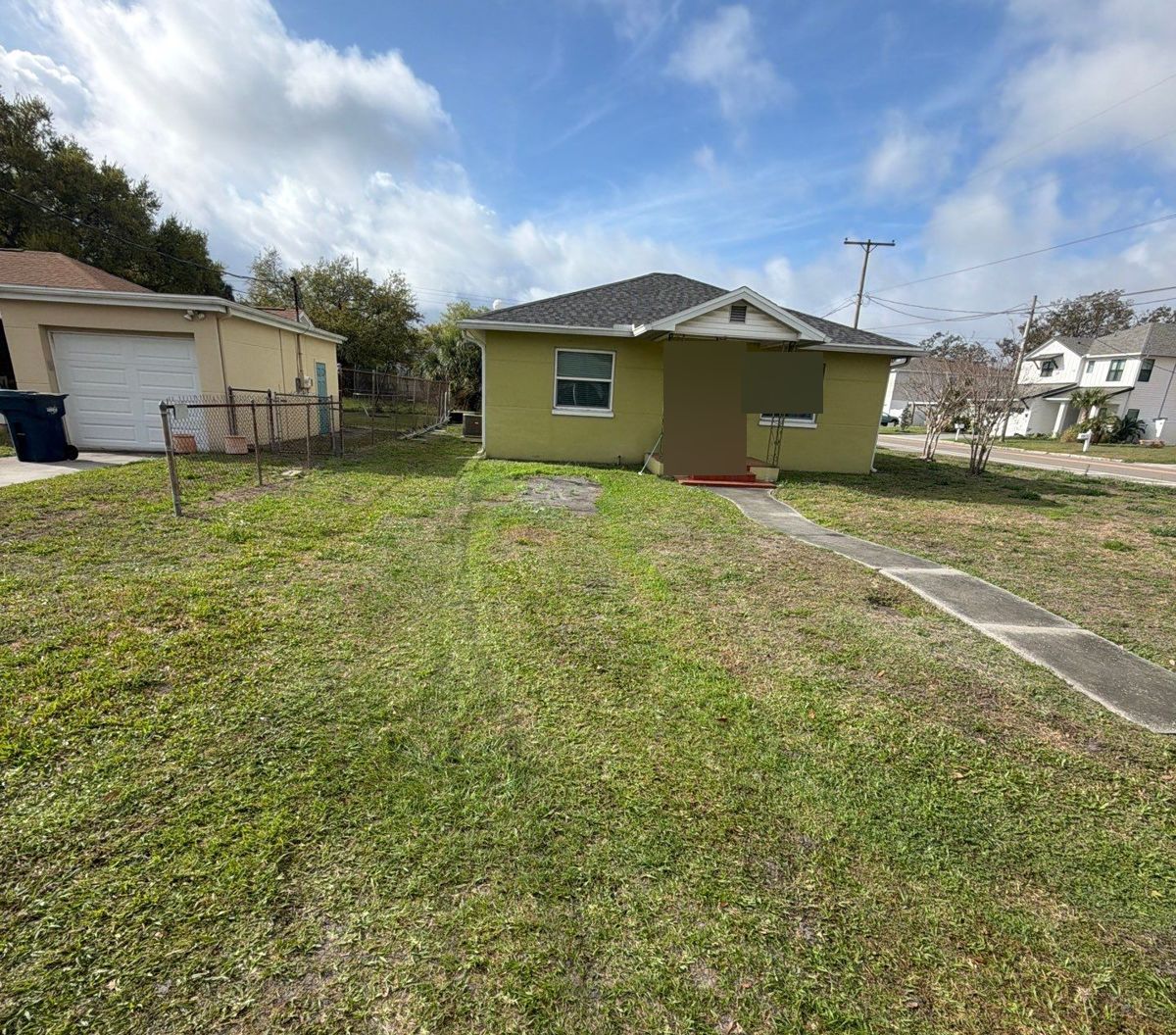 Front of a Tampa FL home with its new shingle roof after replacement